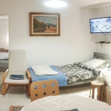 B&B Family Basement Apartment, Breakfast, Free Parking, 5Km From Tulln Chorherrn Exterior photo