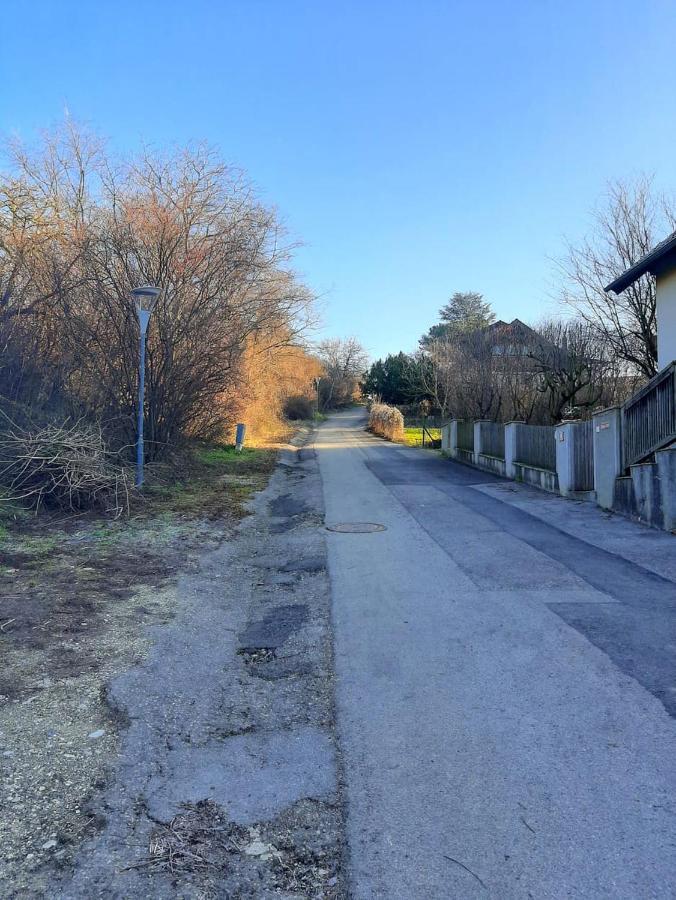 B&B Family Basement Apartment, Breakfast, Free Parking, 5Km From Tulln Chorherrn Exterior photo