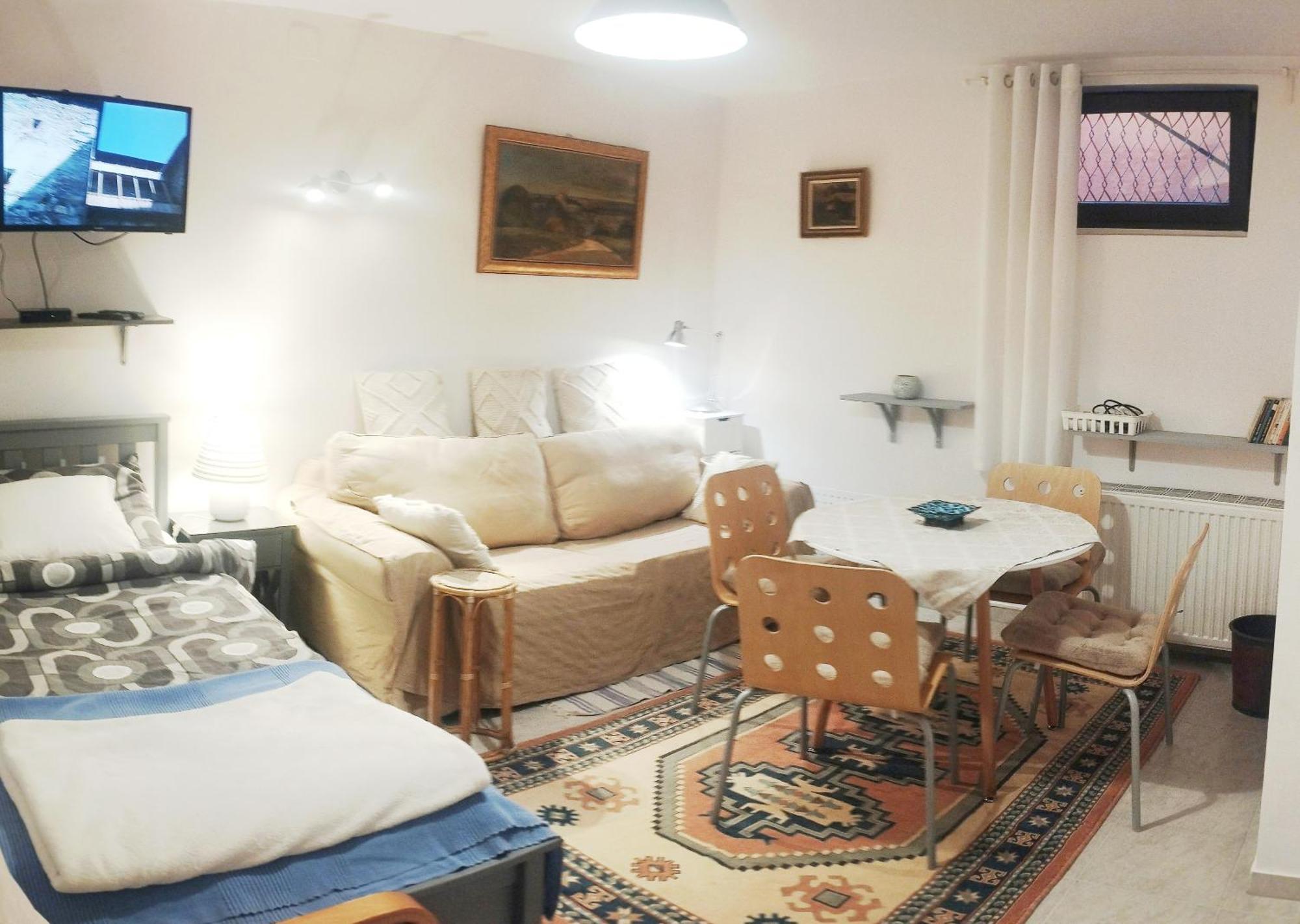 B&B Family Basement Apartment, Breakfast, Free Parking, 5Km From Tulln Chorherrn Exterior photo