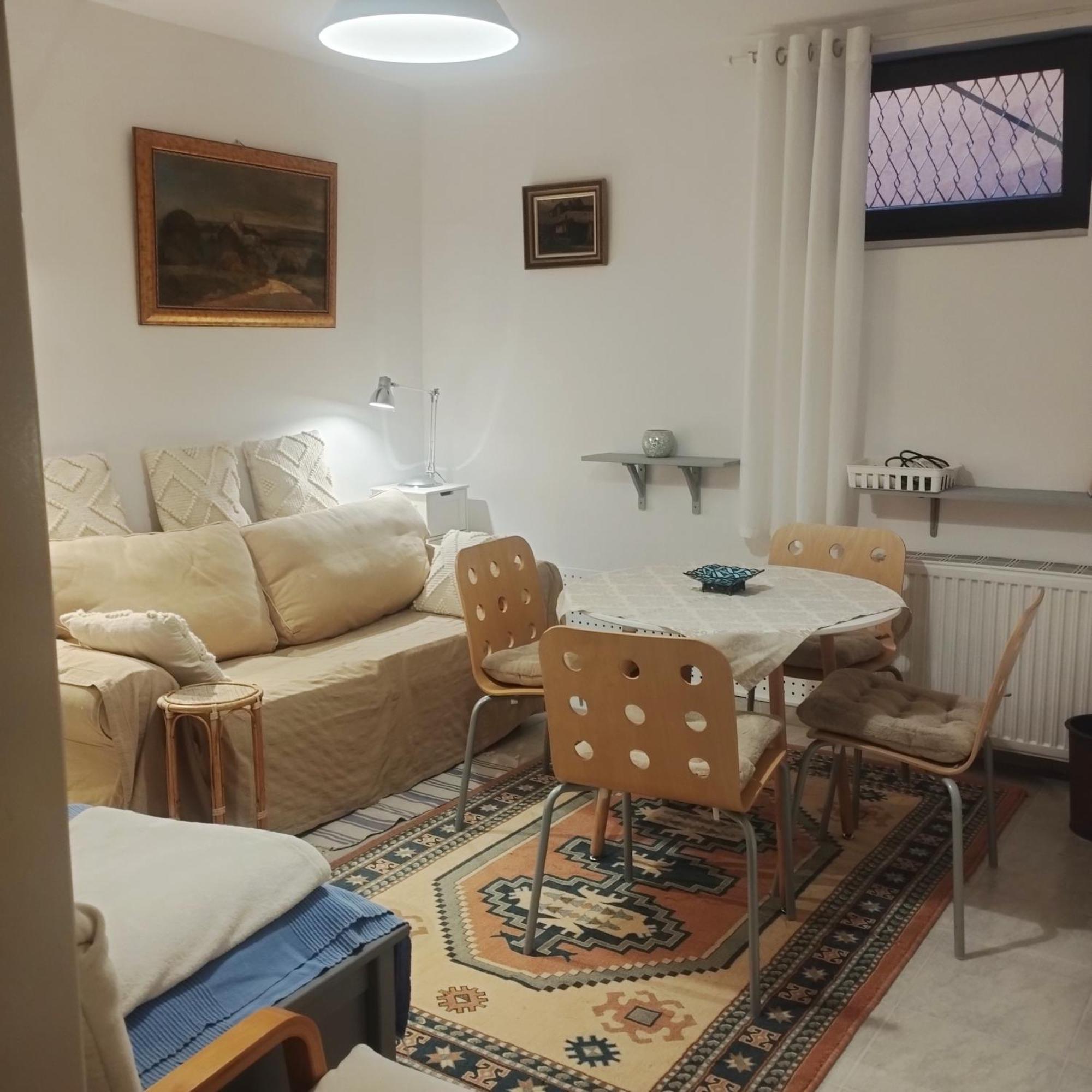 B&B Family Basement Apartment, Breakfast, Free Parking, 5Km From Tulln Chorherrn Exterior photo